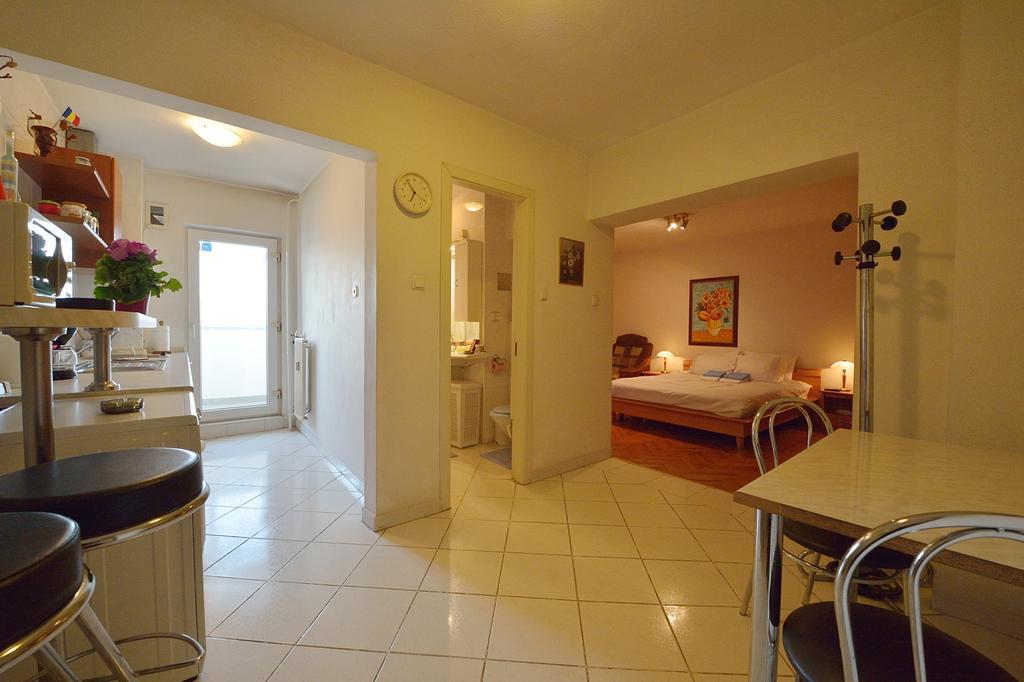 Apartment Atlas Romana De Lux Bucharest